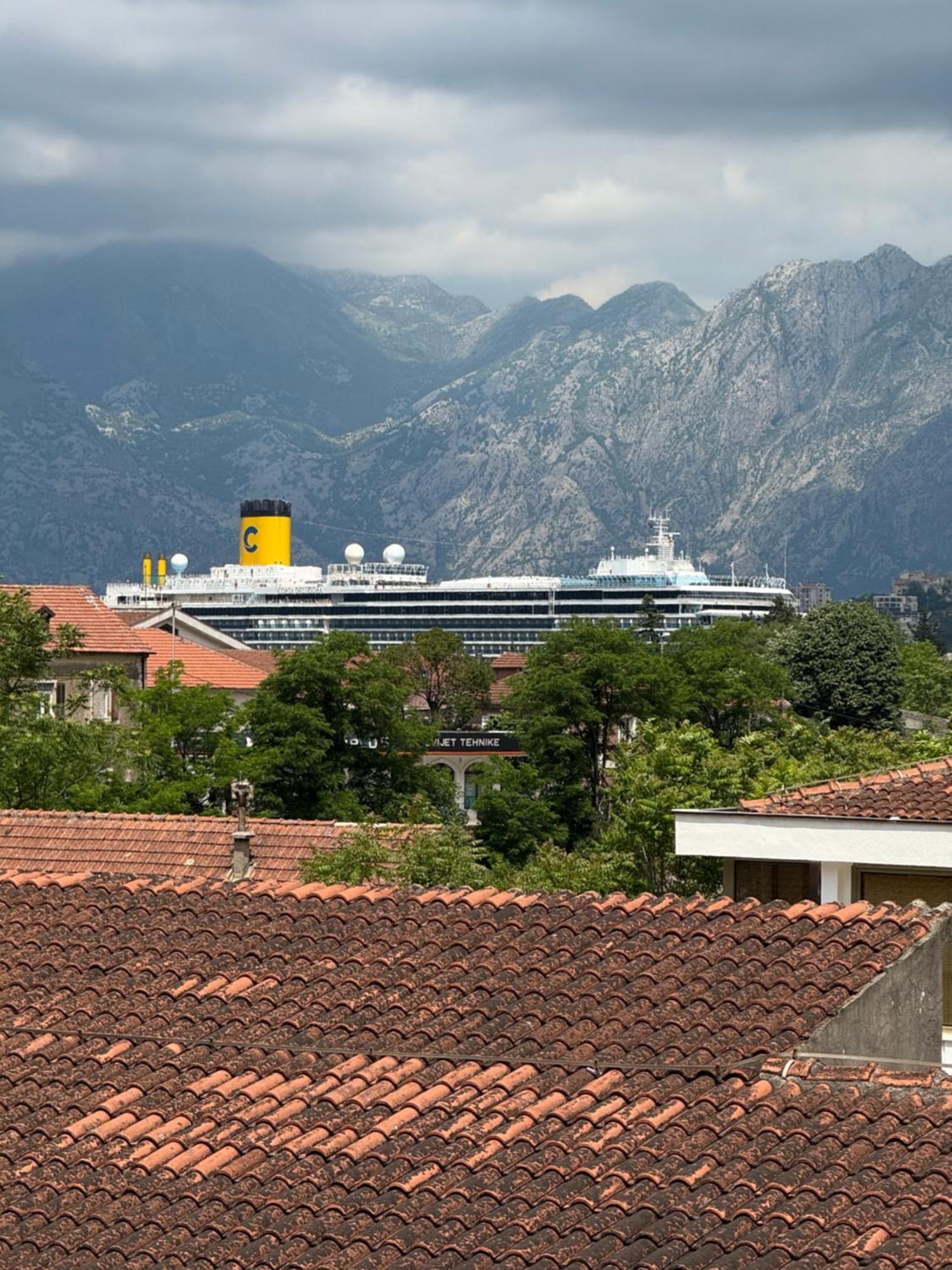 Apartment Atina Kotor Eksteriør bilde