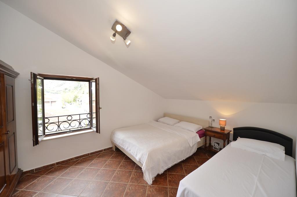 Apartment Atina Kotor Eksteriør bilde