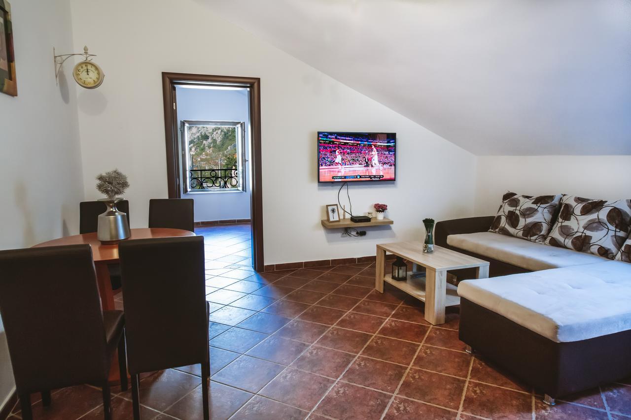 Apartment Atina Kotor Eksteriør bilde